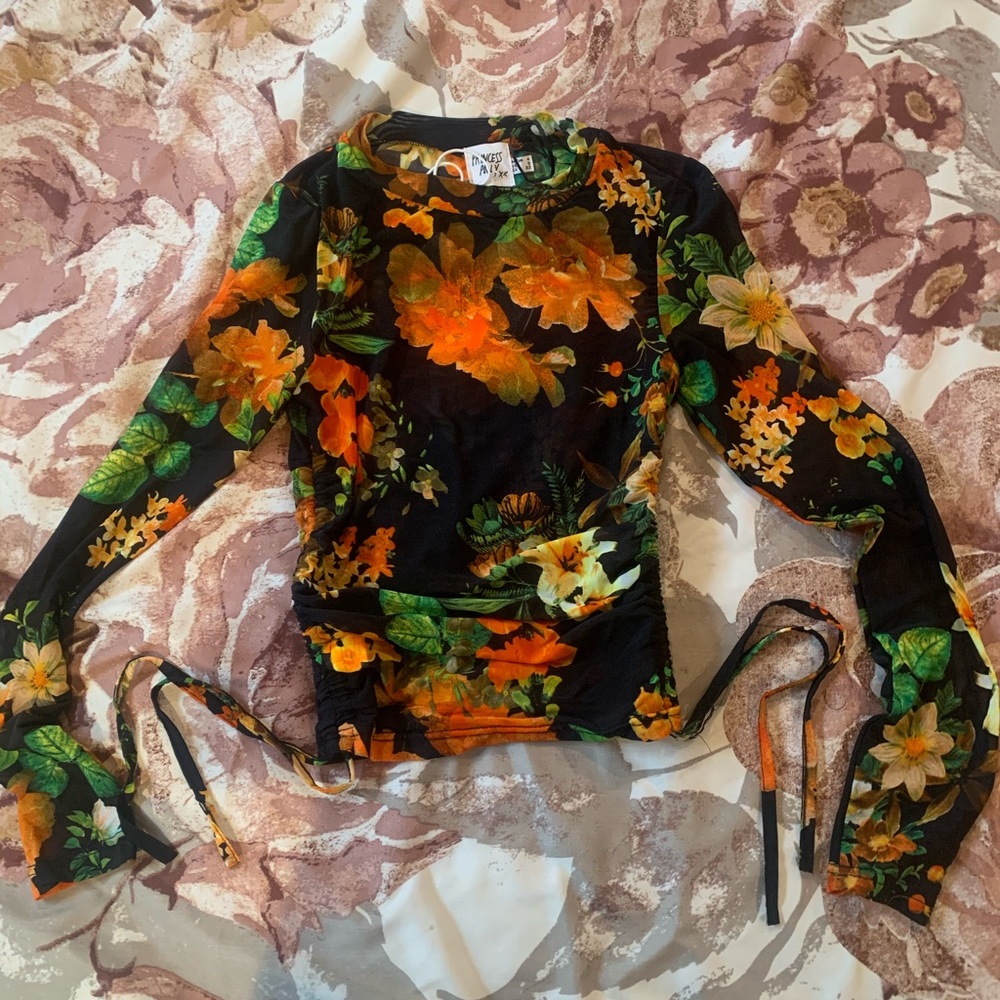 Never worn adjustable top